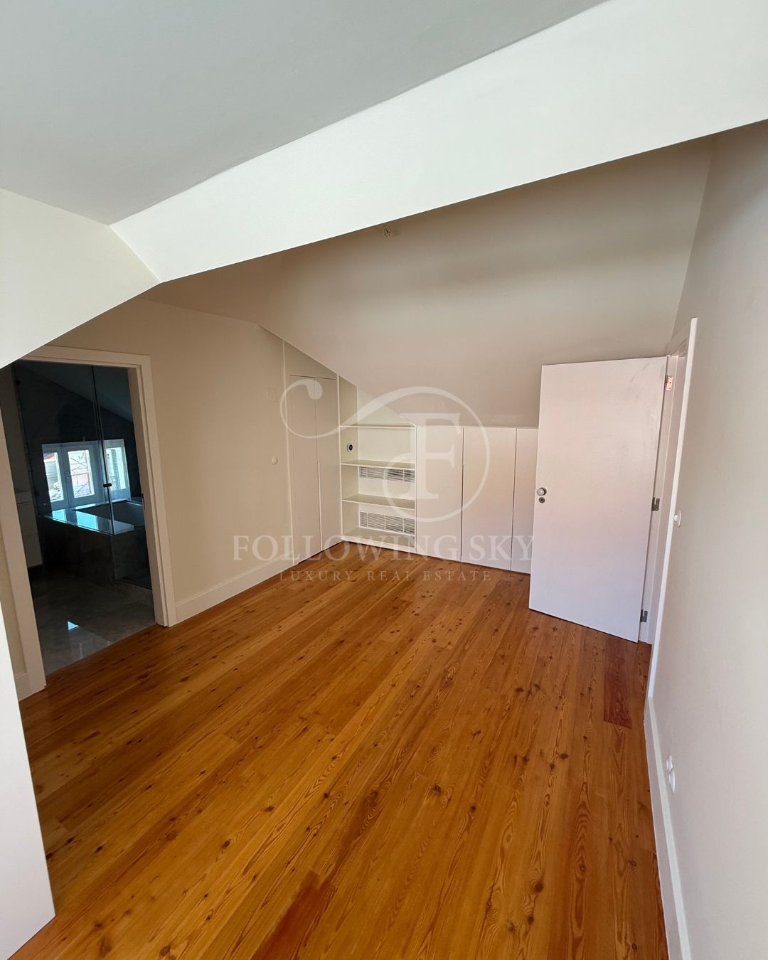 Schindler Palace duplex photo 6