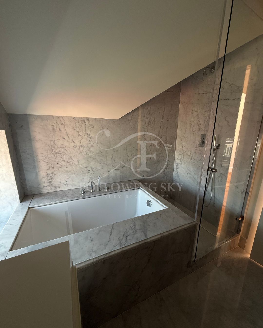 Schindler Palace duplex photo 7